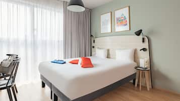 Studio (Double) | Meja kerja, kedap suara, setrika/meja setrika, dan Wi-Fi gratis