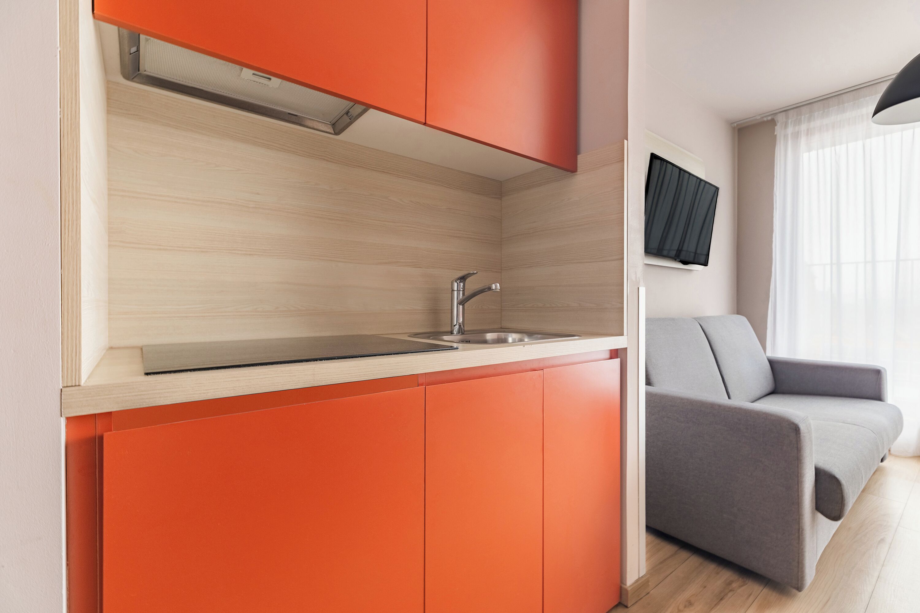 高级开间 | 私人厨房 | 冰箱、微波炉、炉灶、洗碗机