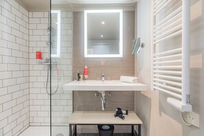 Studio (Double) | Badezimmer | Dusche, kostenlose Toilettenartikel, Haartrockner, Handtücher