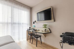 Studio | Desk, soundproofing, iron/ironing board, free WiFi