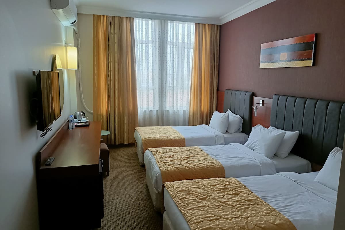 Chambre Triple Standard | Coffres-forts dans les chambres, Wi-Fi gratuit, draps fournis