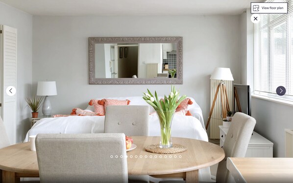 Apartment, 1 Bedroom | In-room dining - Putney Court - 1 Bed Apartment by BaseToGo (London)