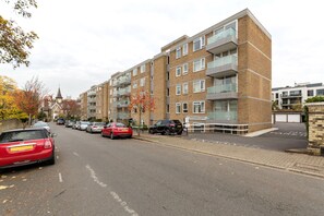 Exterior - Putney Court - 1 Bed Apartment by BaseToGo (London)