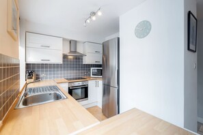 Apartment, 1 Bedroom | Private kitchen | Full-size fridge, microwave, oven, stovetop - Putney Court - 1 Bed Apartment by BaseToGo (London)