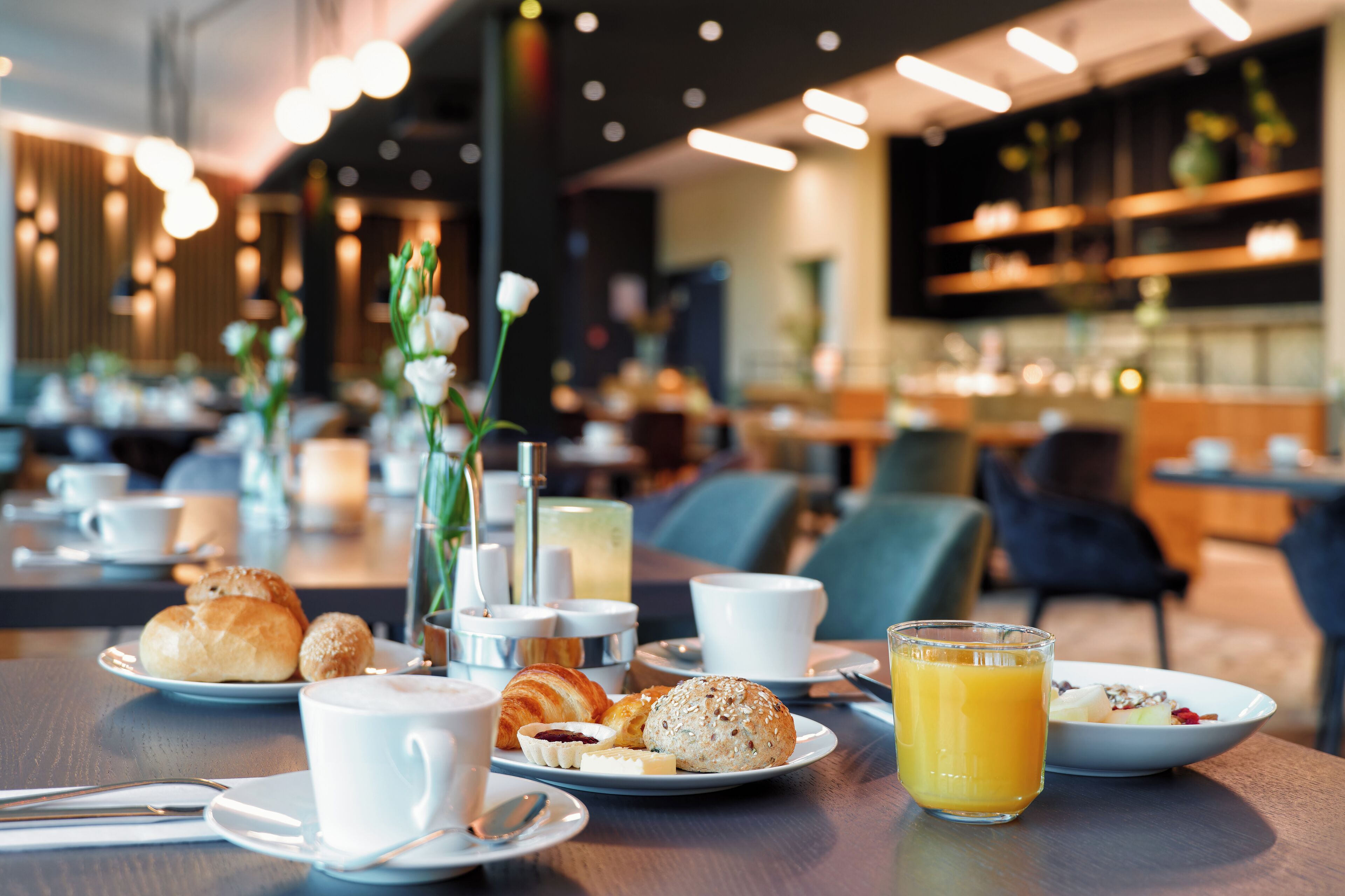 Desayuno buffet (EUR 15.00 por persona) 