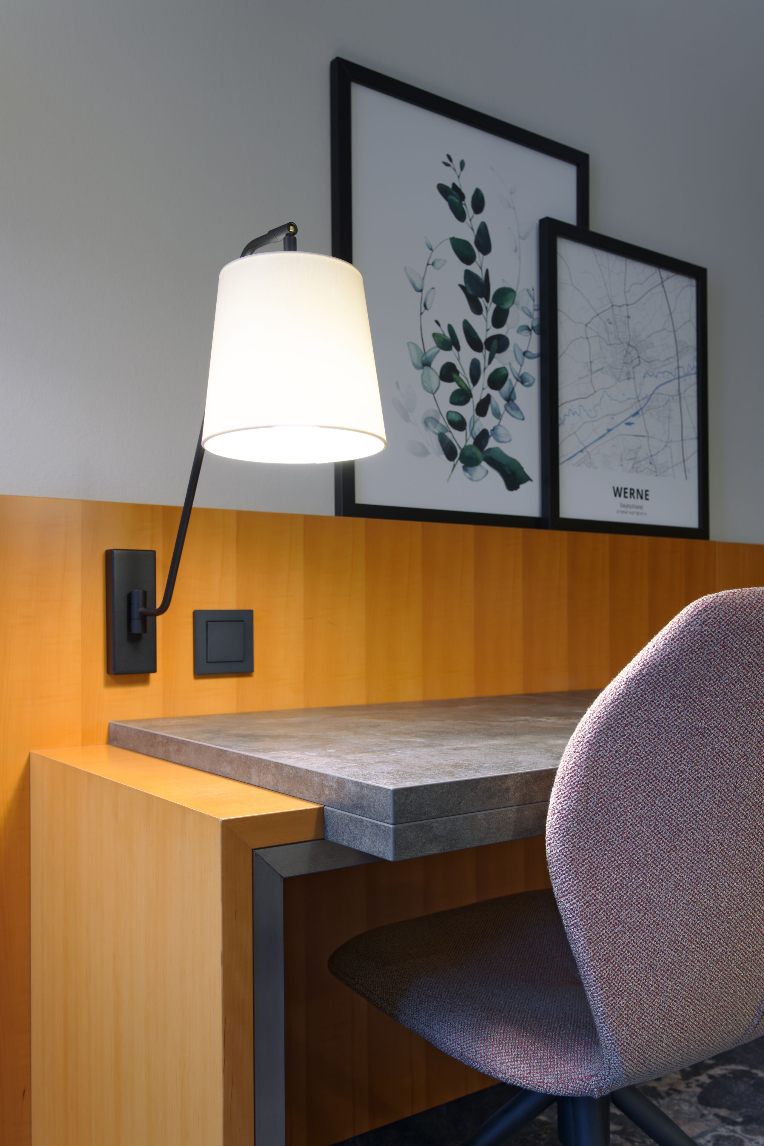 32-inch flat-screen tv with satellite channels, tv