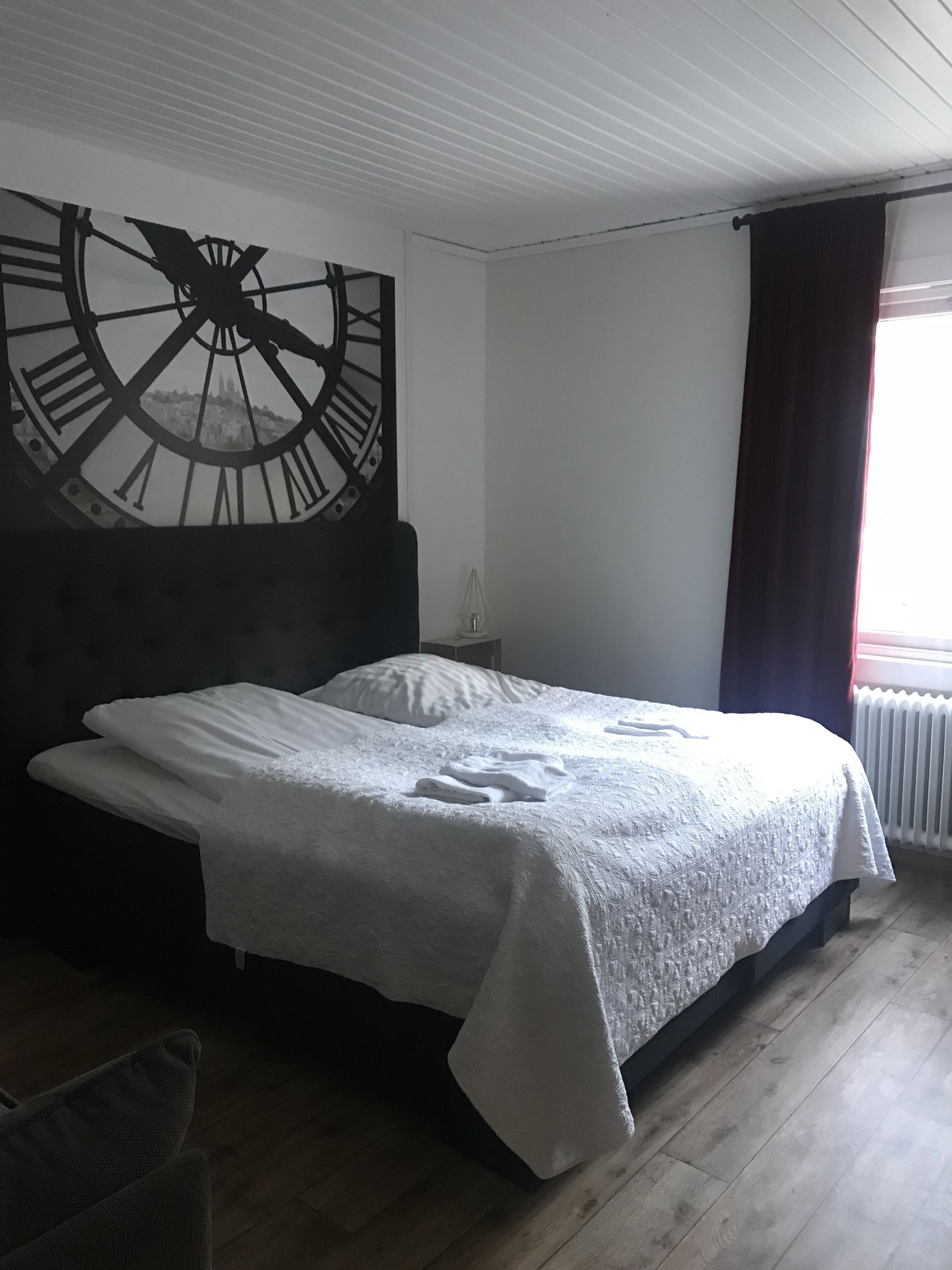Skrivbord, strykjärn/strykbräda, gratis wi-fi och sängkläder