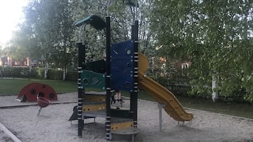 Children’s play area – outdoor