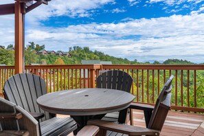 Cabin, 2 Bedrooms | Outdoor dining