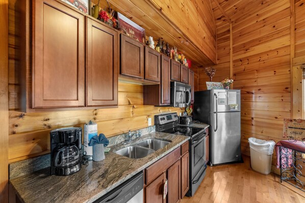 Cabin, 2 Bedrooms | Private kitchen