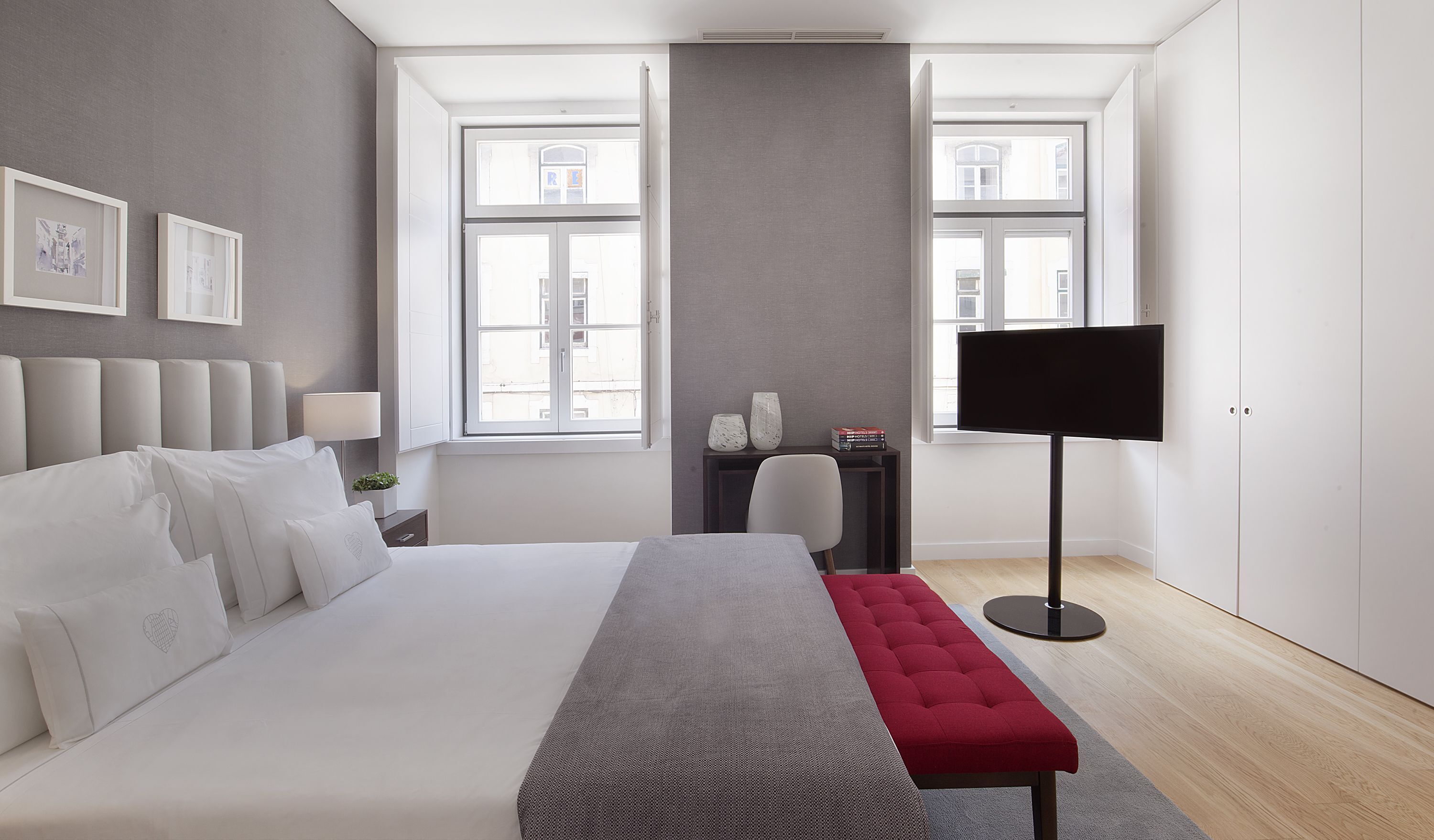 In-room safe, soundproofing, iron/ironing board, free WiFi
