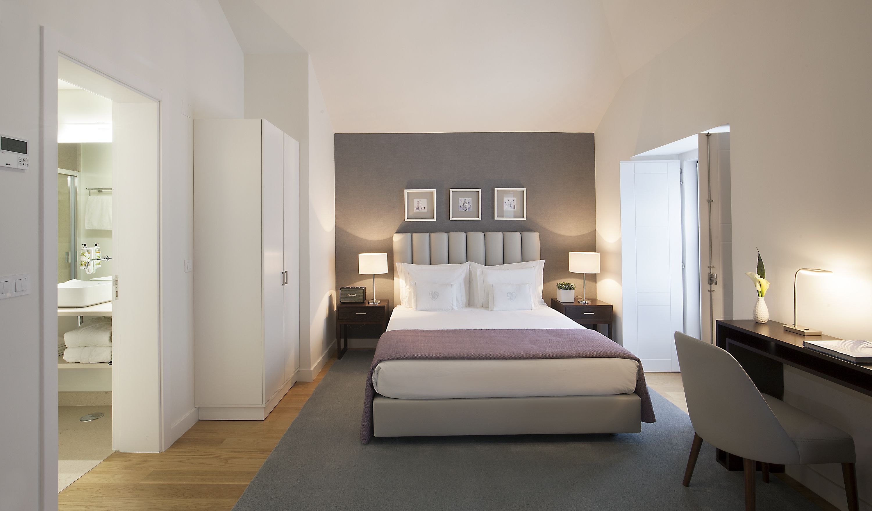 In-room safe, soundproofing, iron/ironing board, free WiFi