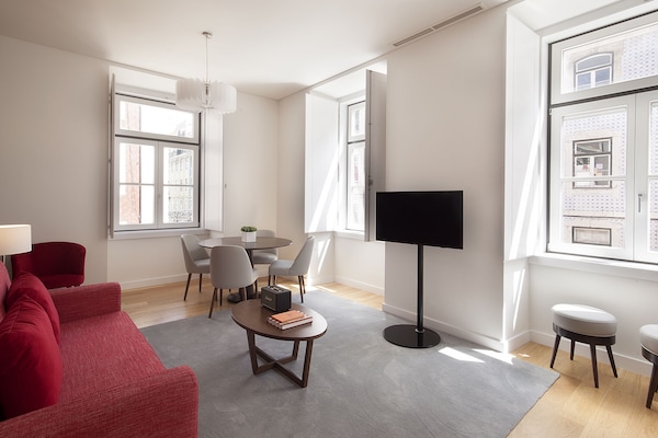 Apartamento, 1 quarto (2 Adults + 2 Children) | Sala de estar | TV de tela plana 52 polegadas com canais digitais, TV