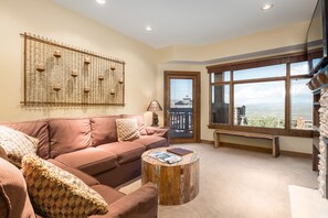 Condo, 2 Bedrooms | Living area