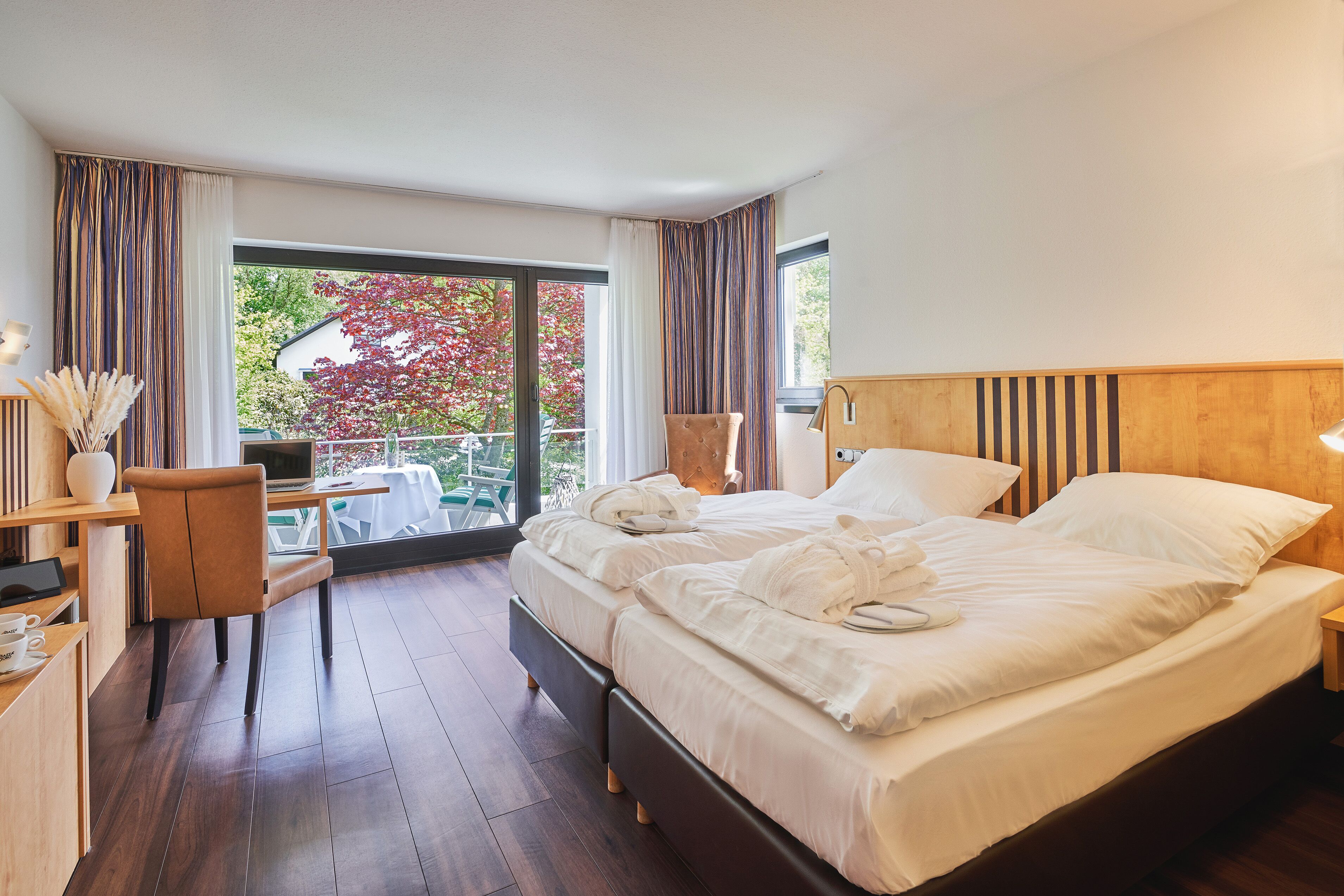 Coffres-forts dans les chambres, bureau