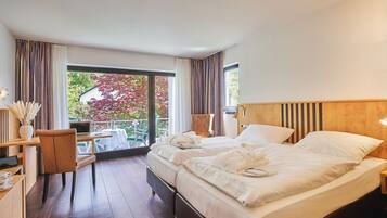 Habitación doble superior | Caja de seguridad en la habitación y escritorio