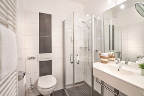 Comfort Single Room | Bilik Mandi | Kelengkapan dandanan diri percuma, pengering rambut, tuala disediakan 
