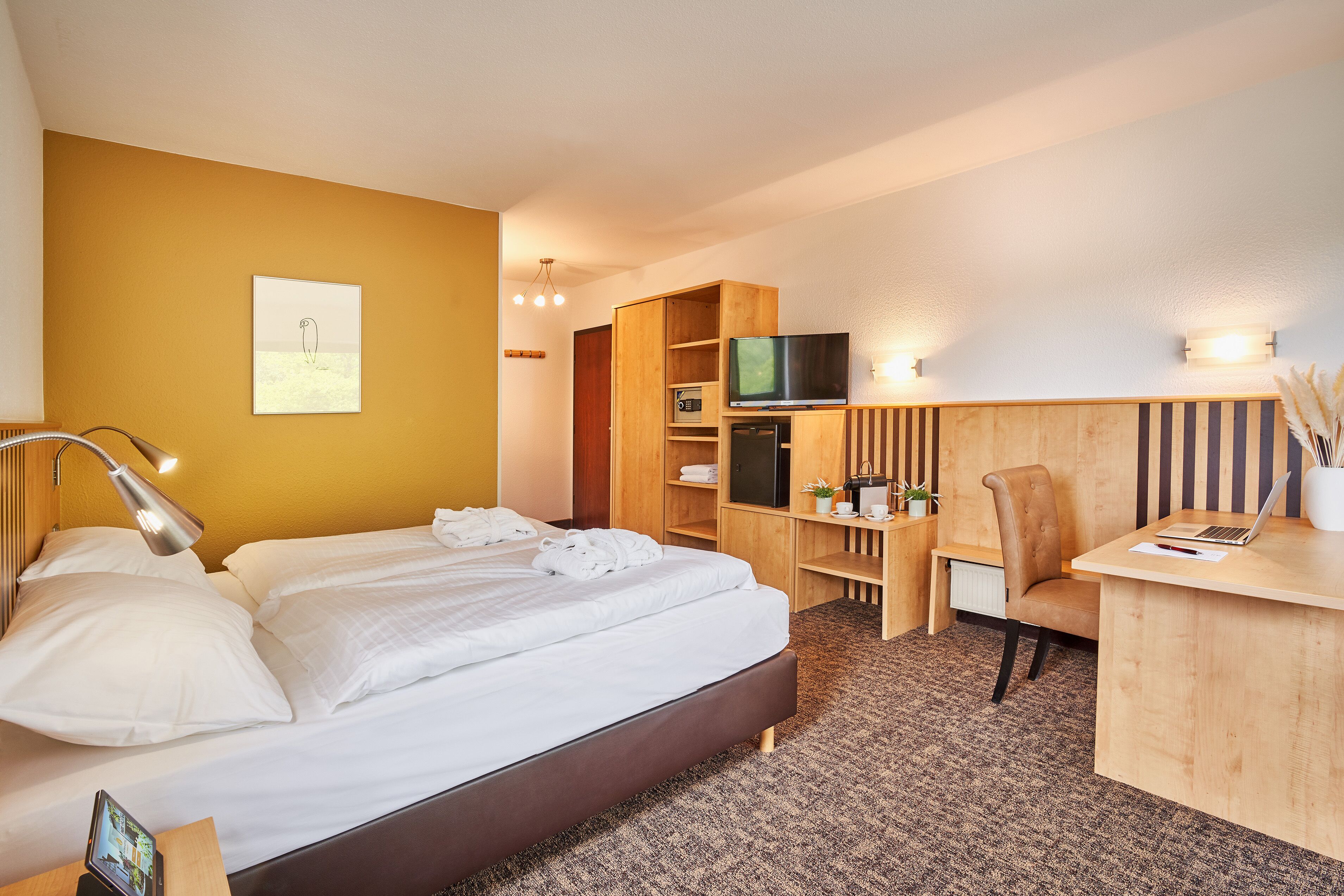 superior double room | 1 bedroom, in-room safe, desk, laptop workspace