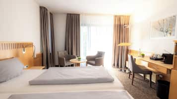 Superior-Doppelzimmer | Zimmersafe, Schreibtisch, laptopgeeigneter Arbeitsplatz