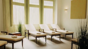 Sauna, soins corporels, massages aux pierres chaudes, massages thaĂŻs