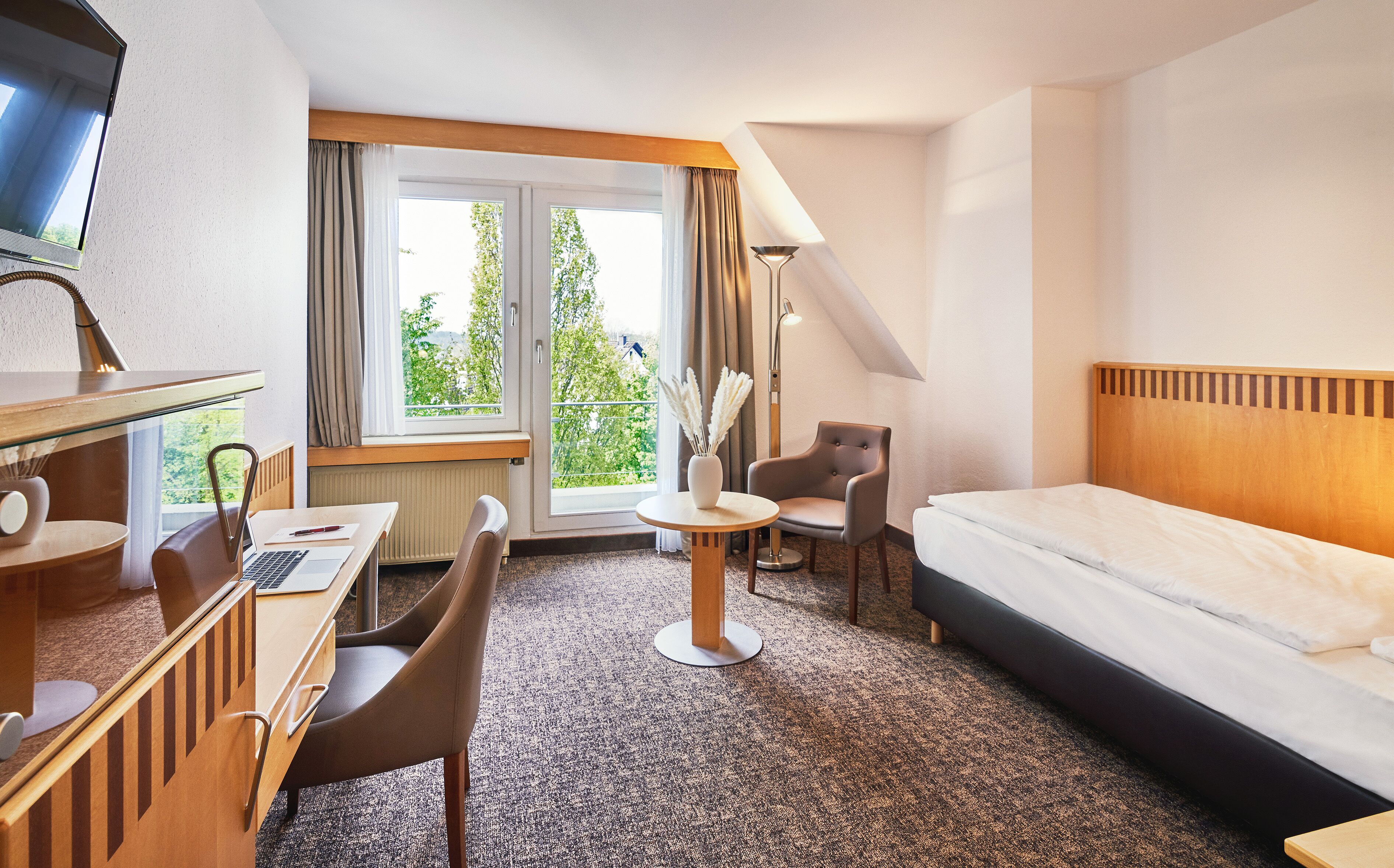 comfort single room | 1 bedroom, in-room safe, desk, laptop workspace