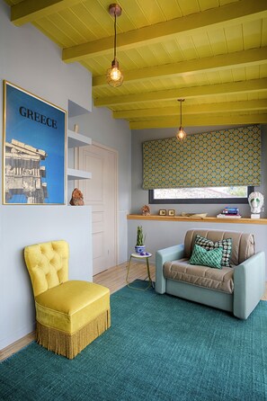 Deluxe Suite | Living area | Smart TV - The Frogs Guesthouse (Athens)