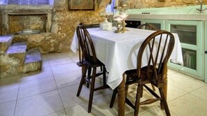 Classic Townhome, 1 Bedroom | Private kitchen - Valletta G-House (Valletta)