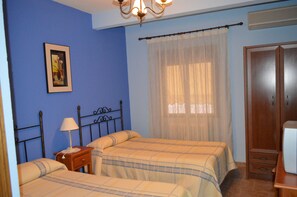 Quarto casal econômico | 1 quarto, roupas de cama premium, escrivaninha
