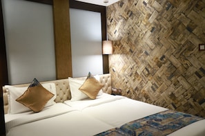 Executive Room, 1 Bedroom, City View | Premium bedding, minibar, in-room safe, desk - Hotel Acme (Kolkata)