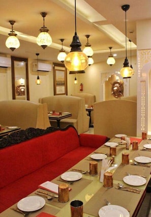 International cuisine - Hotel Acme (Kolkata)