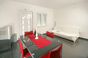 Family Apartment, Sea View | Premium bedding, desk, soundproofing, free WiFi - Apartments Parcela (Seget)