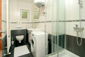 Family Apartment, Sea View | Bathroom | Shower, hair dryer, towels, toilet paper