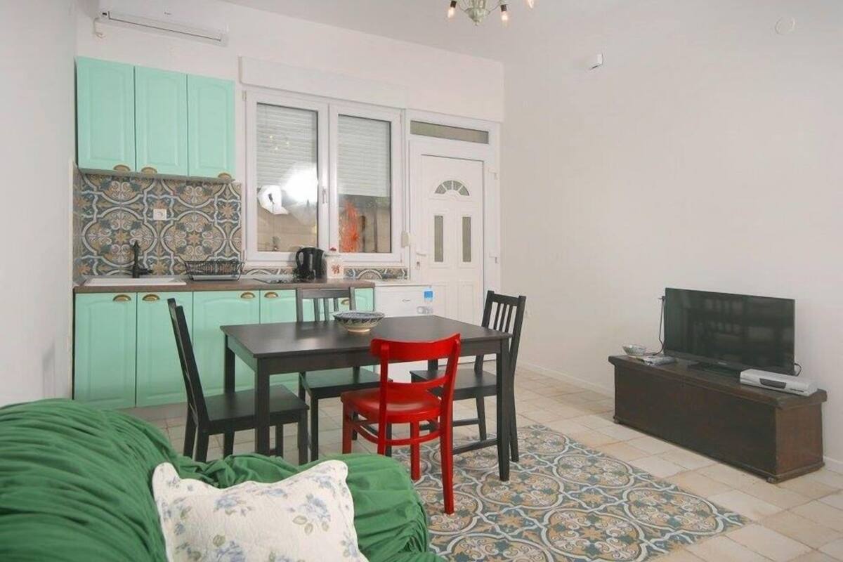 Family Studio | Premium bedding, desk, soundproofing, free WiFi