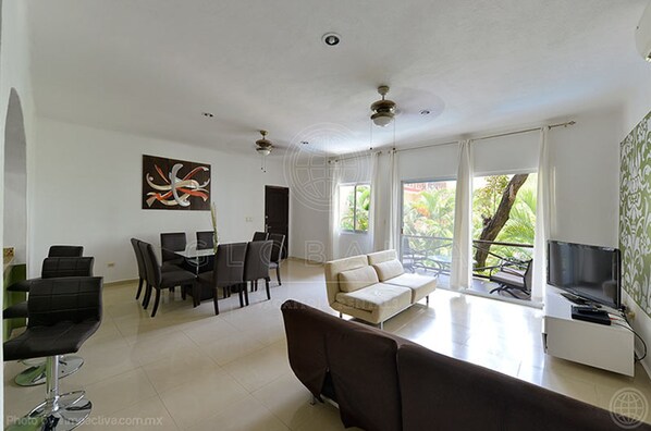 Apartment | Living area | Flat-screen TV