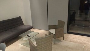 Departamento | Área de sala de estar | Televisión de pantalla plana 