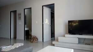 Apartment | Wohnbereich | Flachbildfernseher