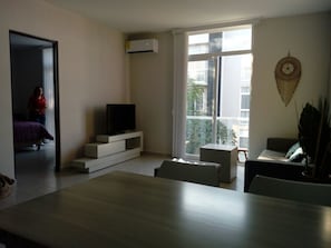 Apartment | Wohnbereich | Flachbildfernseher