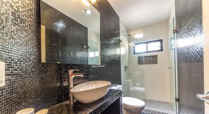 Apartment | Bathroom | Shower, towels - Mixteca by Globalia (Playa del Carmen)