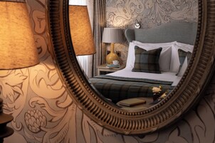 Feature Double Room | 办公桌、隔音、免费 WiFi、床单