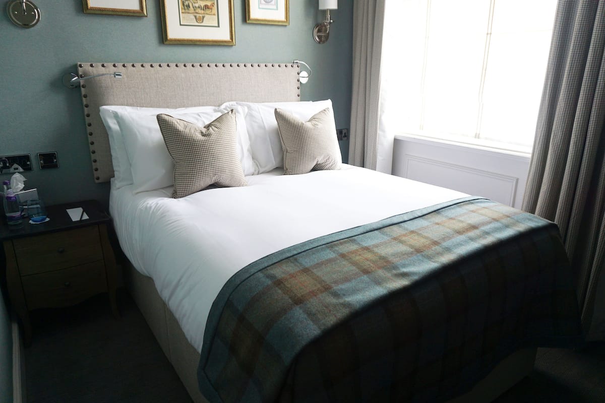 Small Double Room | Desk, soundproofing, free WiFi, bed sheets
