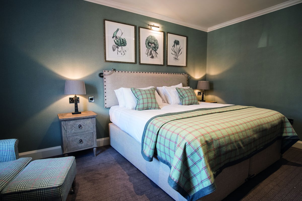 Signature Room | Desk, soundproofing, free WiFi, bed sheets