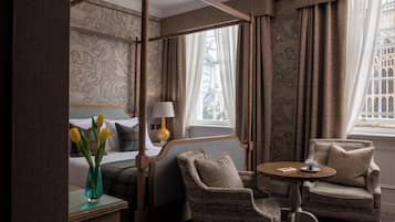 Four Poster Double Room | Desk, soundproofing, free WiFi, bed sheets