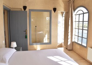 Chambre supérieure, vue sur le fleuve | Baignoire profonde