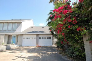 Condo, 2 chambres | Extérieur