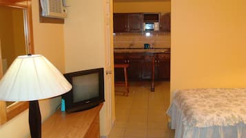 Comfort Double Room, Kitchenette | Desk, iron/ironing board, free WiFi, bed sheets
