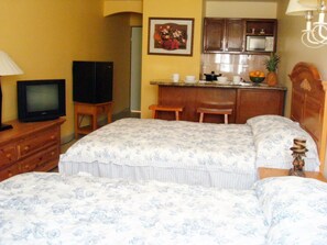 Standard Double Room, 2 Queen Beds | Desk, iron/ironing board, free WiFi, bed sheets - El Ejecutivo Aparthotel (Cajeme)