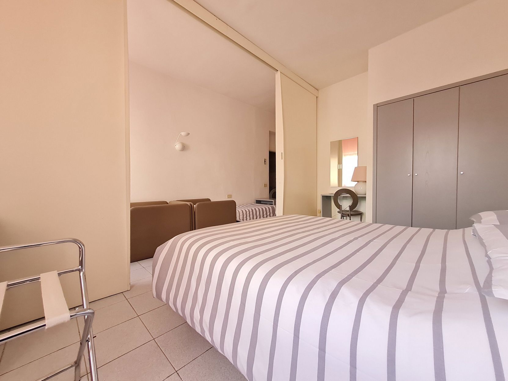 Minibar, in-room safe, desk, free WiFi