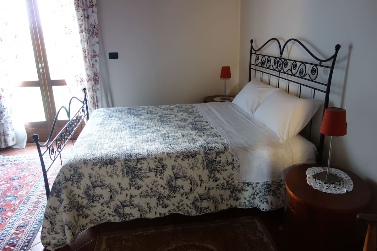 1 bedroom, premium bedding, individually furnished, laptop workspace
