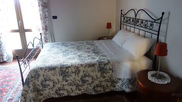 1 makuuhuone, ylelliset vuodevaatteet, yksilöllisesti kalustettu