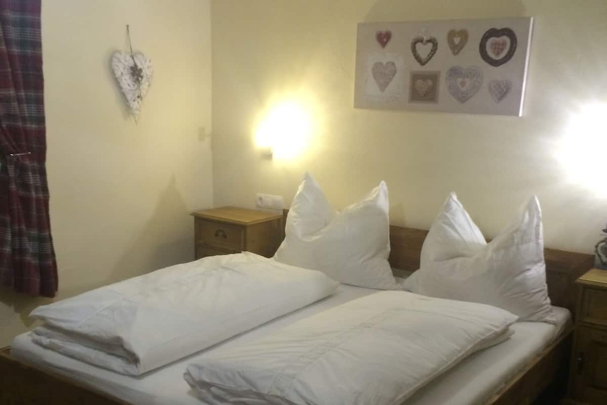 1 bedroom, free cots/infant beds, free WiFi, bed sheets